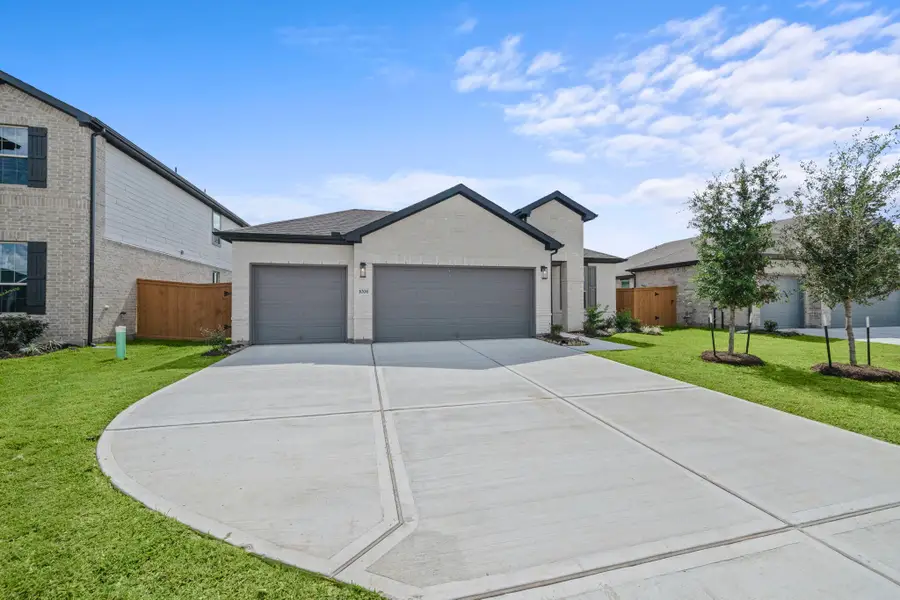 1006 S Oakhurst Drive, Dayton, TX 77535 - #2