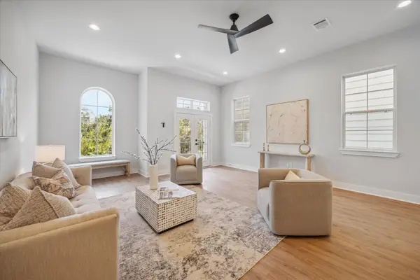 1035 W 17th St Street, Houston, TX 77008