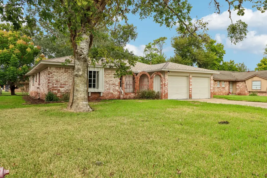 727 Hollyhock Street, Richwood, TX 77531 - #2