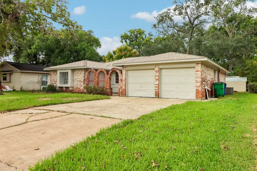 727 Hollyhock Street, Richwood, TX 77531 - #3