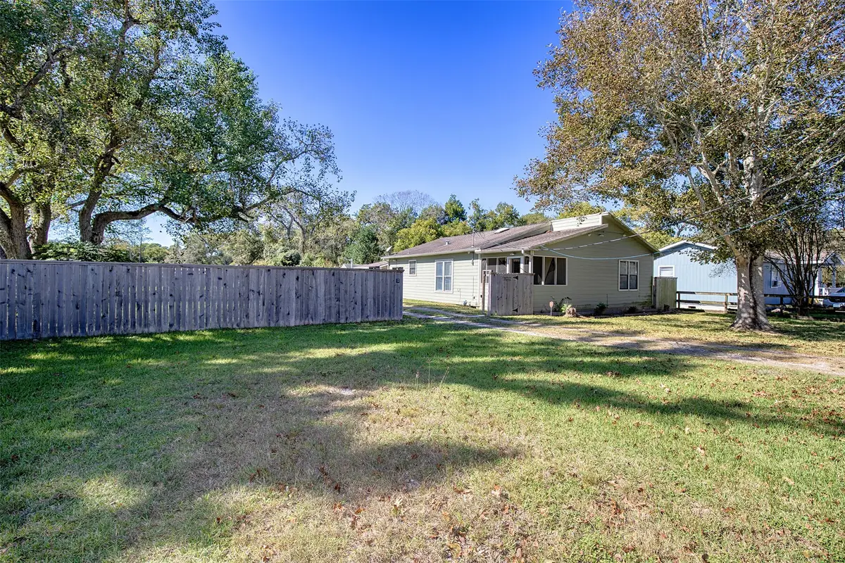 5220 Krueger Drive, Dickinson, TX 77539 - Image #1