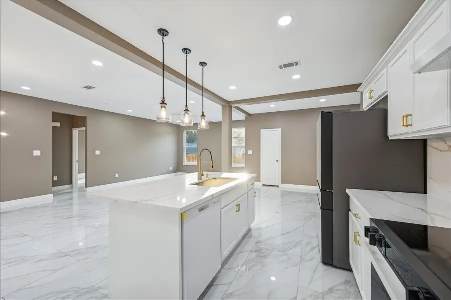 3026 Comanche, Willis, TX 77378 - Image #3