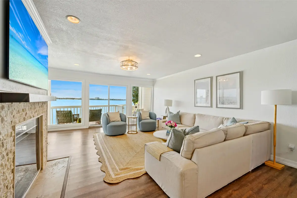 2 Mariner Village Drive, Seabrook, TX 77586 - Image #1