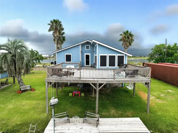 7215 Beau Rue Street, Hitchcock, TX 77563