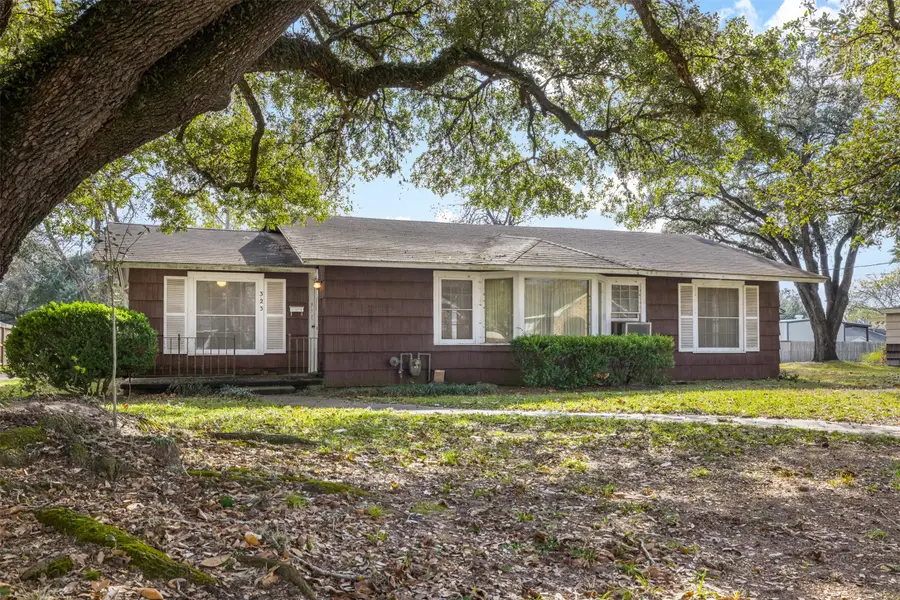 323 Harbert Street, Columbus, TX 78934 - Image #2