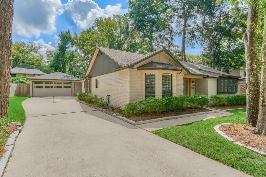 47 W Torch Pine Circle, The Woodlands, TX 77381 - Image #2
