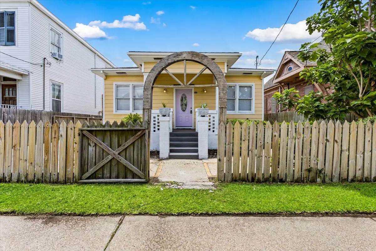 3321 Sealy Avenue, Galveston, TX 77550 - Image #1