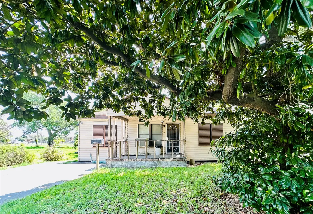 1217 4th Avenue S, Texas City, TX 77590 - Image #1
