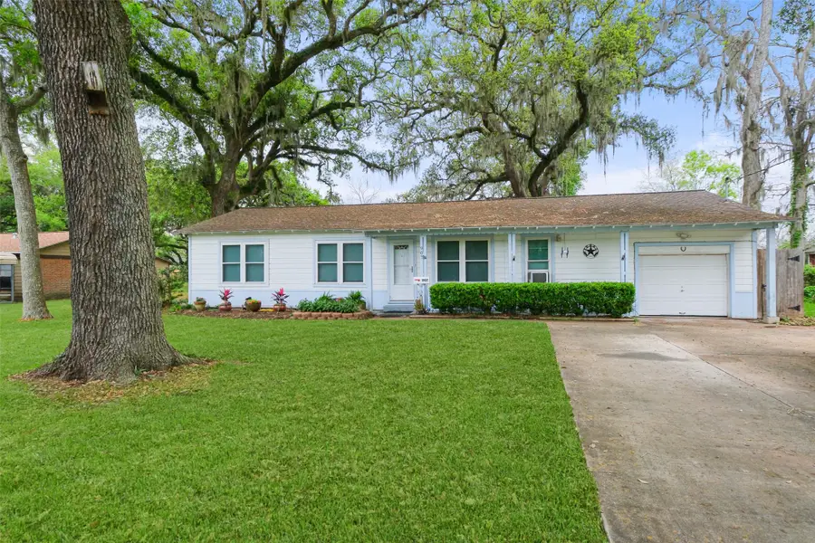 907 Avenue A, Sweeny, TX 77480 - Image #2