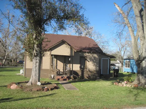 410 W Centre Street, Brazoria, TX 77422