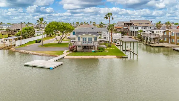 1 Highland Drive, Hitchcock, TX 77563