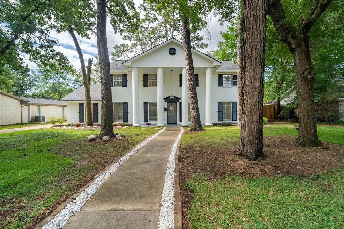 215 Whispering Oaks Drive, Taylor Lake Village, TX 77586 - Image #1