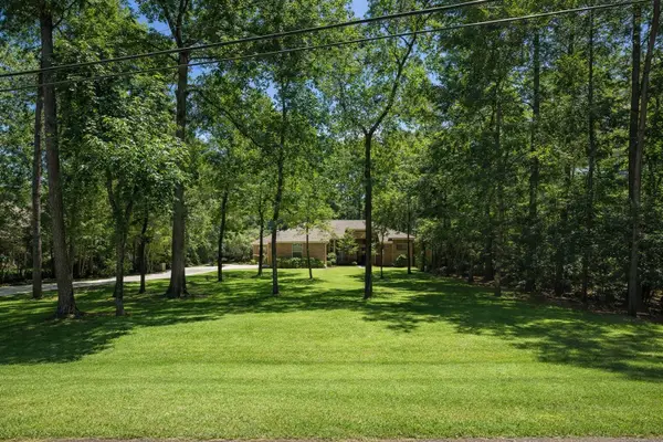 40 Lake Drive, Conroe, TX 77384