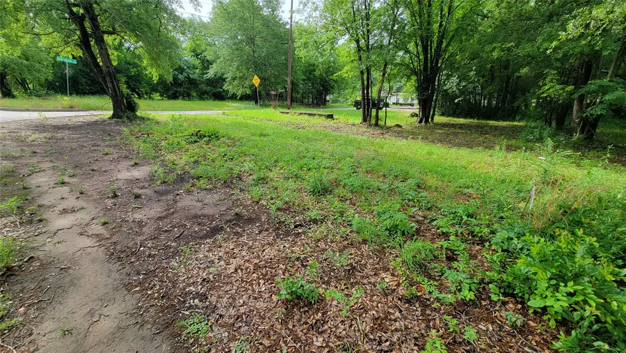 920 E Young Street, Longview, TX 75602 - Image #3