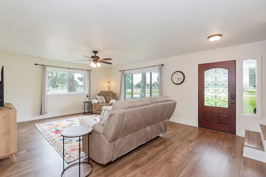 1055 S Anderson Street, Angleton, TX 77515 - #3