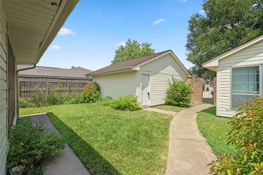 422 W Castle Harbour Drive, Friendswood, TX 77546 - #3