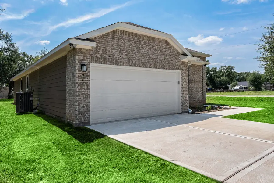 702 Azalea Street, Waller, TX 77484 - Image #3