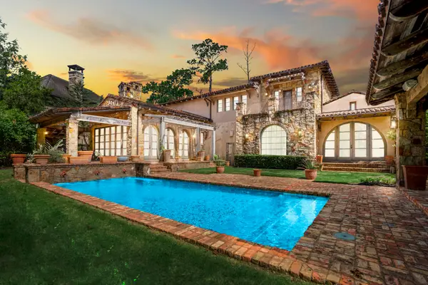 15 N Badger Lodge Circle, Spring, TX 77389