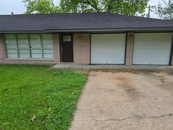 117 Lazy Lane, Lake Jackson, TX 77566