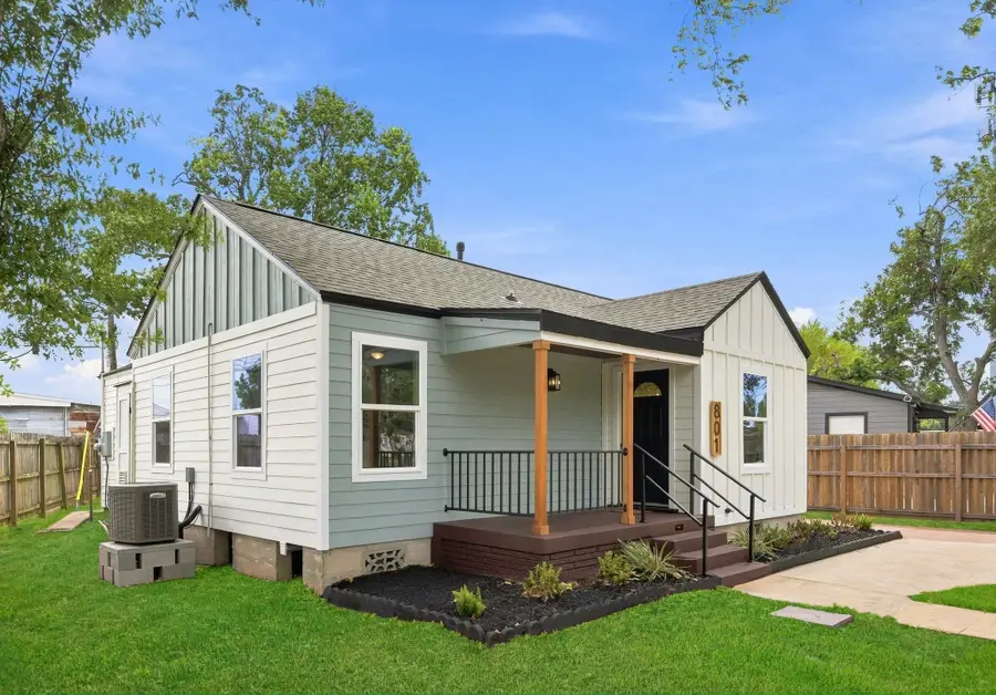 801 E Defee Avenue, Baytown, TX 77520 - #2