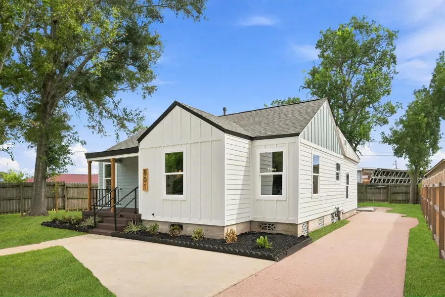 801 E Defee Avenue, Baytown, TX 77520 - #3