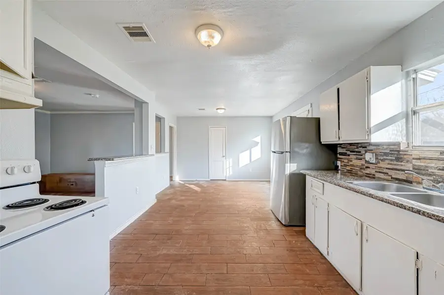 5322 Westover Street, Houston, TX 77033 - Image #2