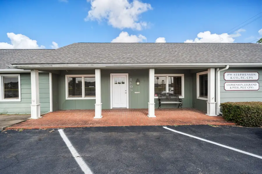 1609 N Richmond Road, Wharton, TX 77488 - #2