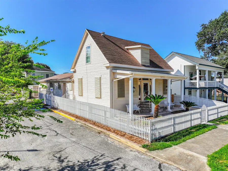 3401 Ursuline Street, Galveston, TX 77550 - #3