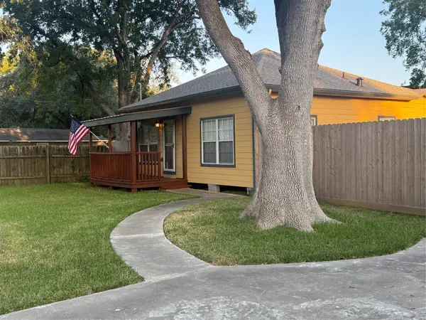 1511 W Dumble Street, Alvin, TX 77511