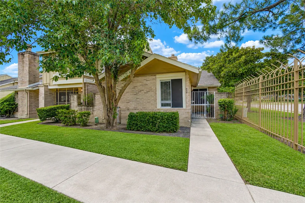 6102 W Airport Boulevard #18, Houston, TX 77035 - #1