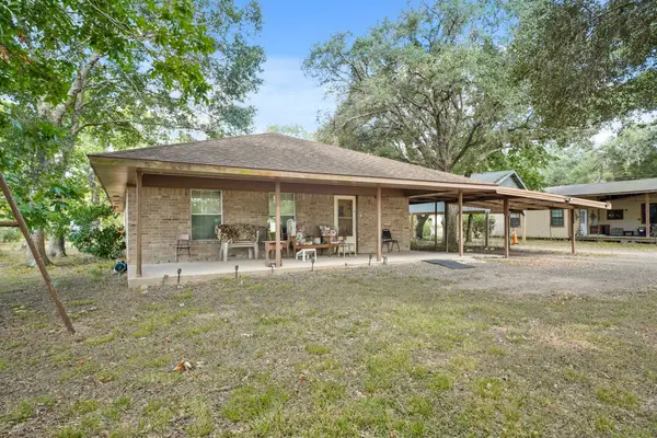 5913 County Road 225, East Bernard, TX 77435