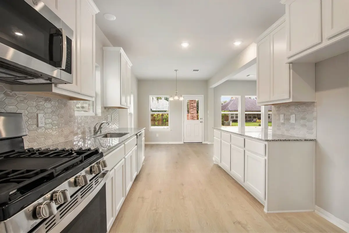 107 Pecan Valley Drive, West Columbia, TX 77486 - Image #1