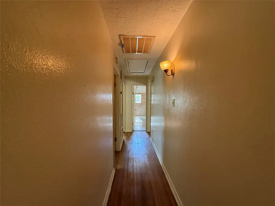 5402 Flamingo Drive, Houston, TX 77033 - Image #3