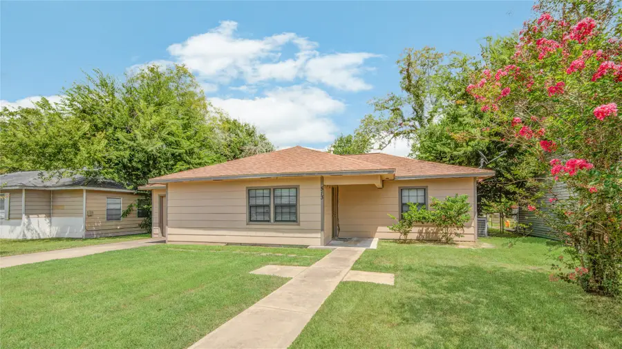 513 Farrer Street, Angleton, TX 77515 - #2