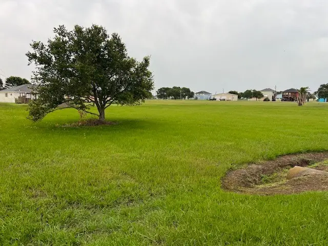 000 Calumet, Palacios, TX 77465 - #2