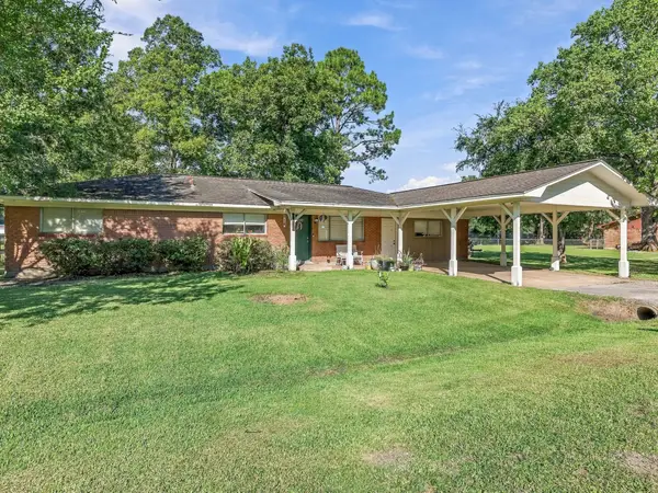 1426 Palm Drive, Winnie, TX 77665