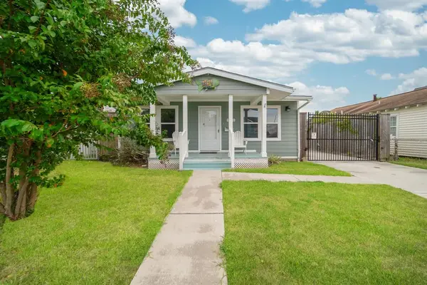 5721 Sylvia Drive, Galveston, TX 77551