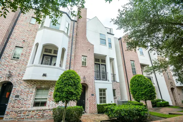 2017 Fannin Station, Houston, TX 77045