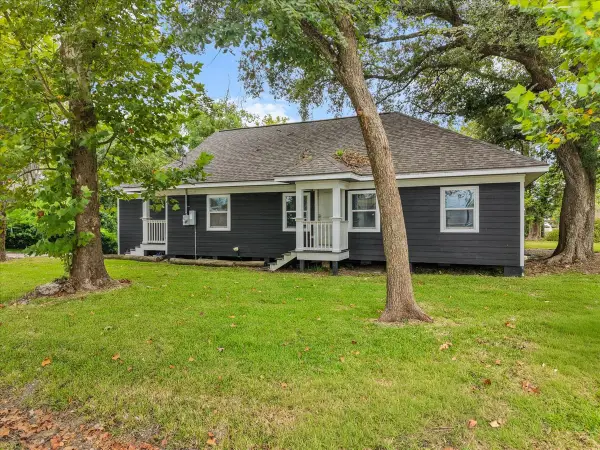 5201 Main Street, Santa Fe, TX 77510