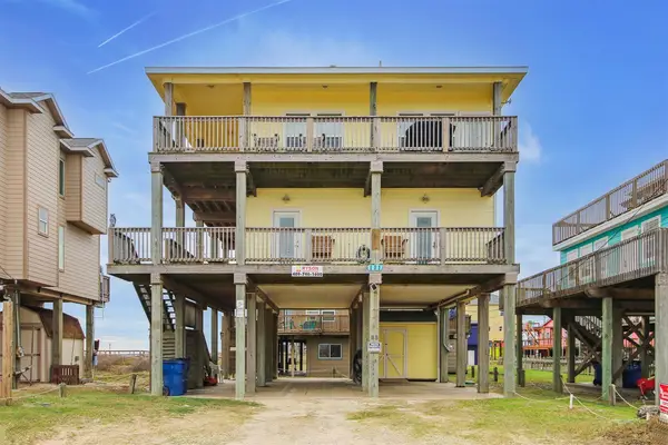 111 Yucca Avenue, Surfside Beach, TX 77541