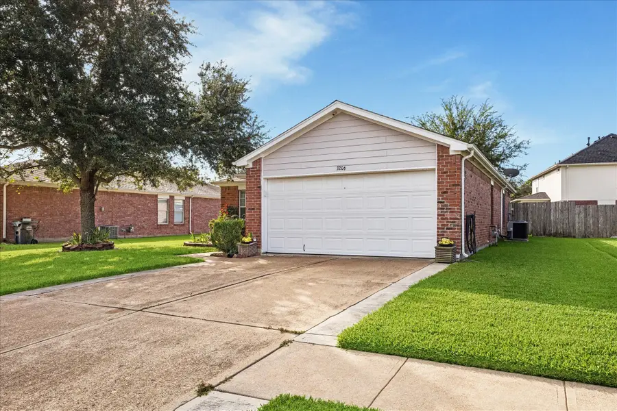 3206 Berryfield Lane, Pearland, TX 77581 - Image #2