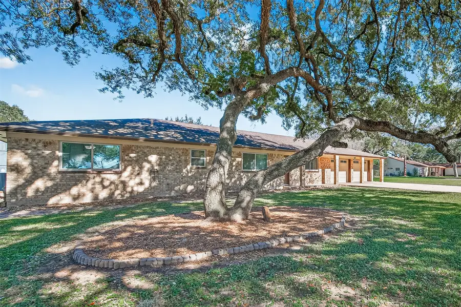 302 Jay Street, Boling, TX 77420 - Image #2