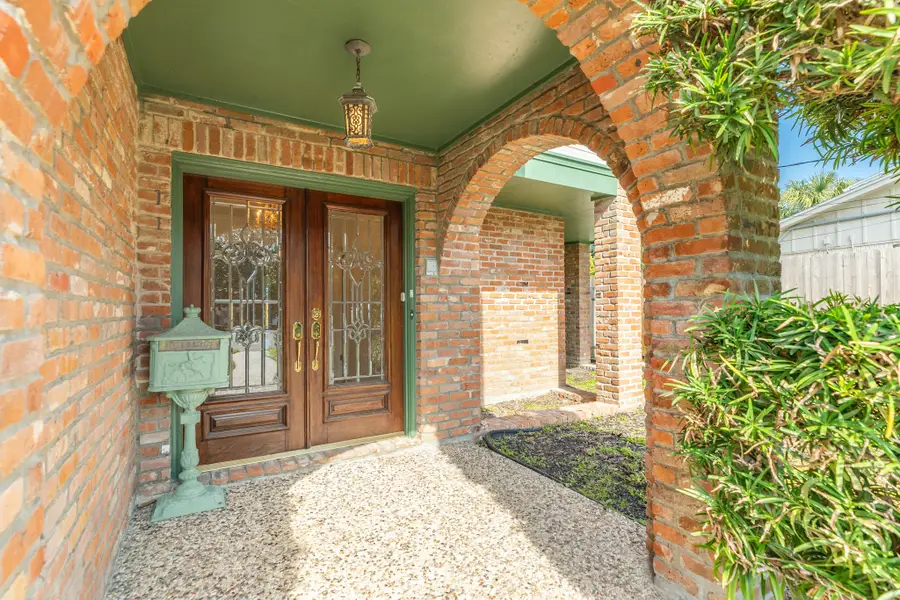 2610 Gerol Court, Galveston, TX 77551 - Image #2