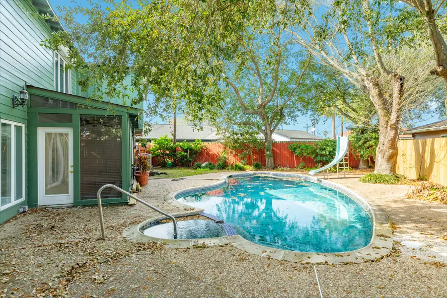 2610 Gerol Court, Galveston, TX 77551 - Image #3