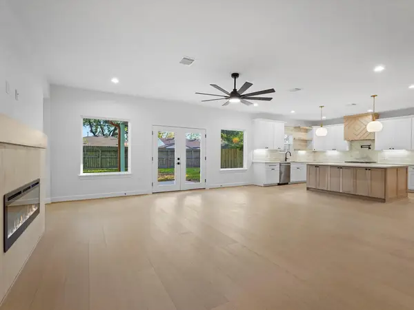 10438 Brinwood Drive, Houston, TX 77043