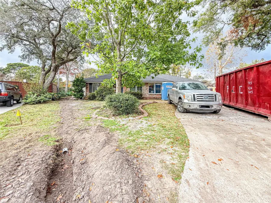 10438 Brinwood Drive, Houston, TX 77043 - Image #3