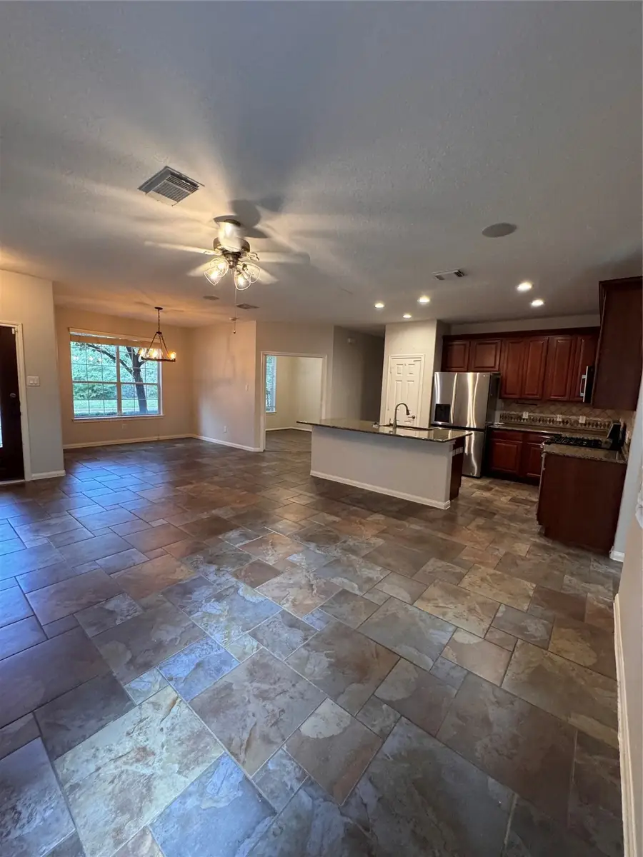 137 E Montfair Boulevard, The Woodlands, TX 77382 - Image #2