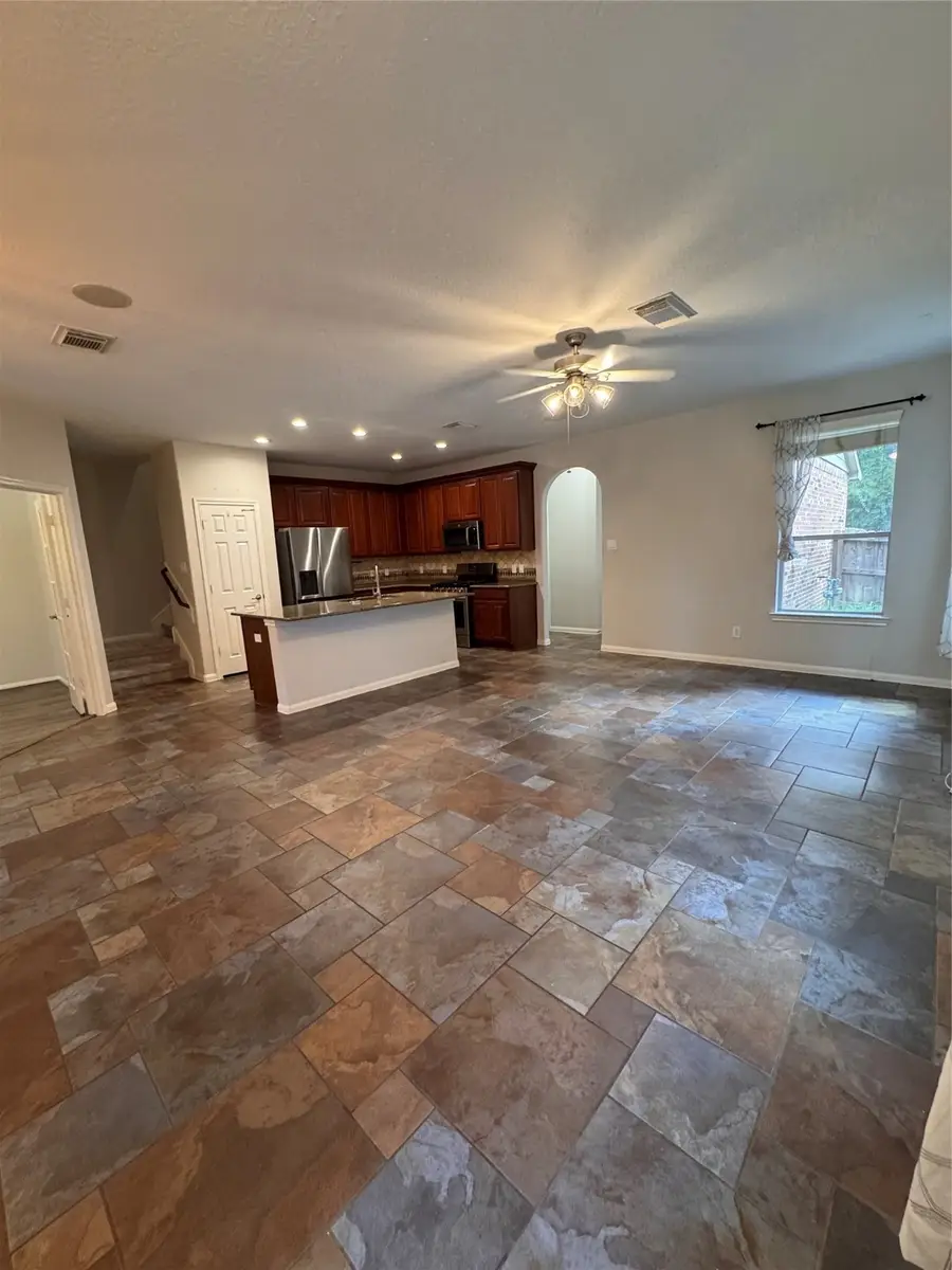 137 E Montfair Boulevard, The Woodlands, TX 77382 - Image #3