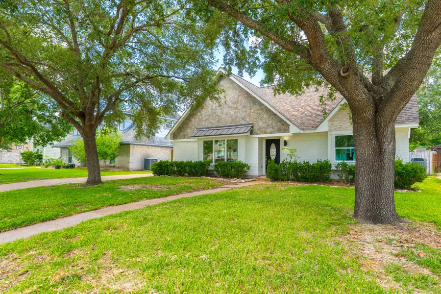 1819 Pinewood Court, Sugar Land, TX 77498 - Image #3