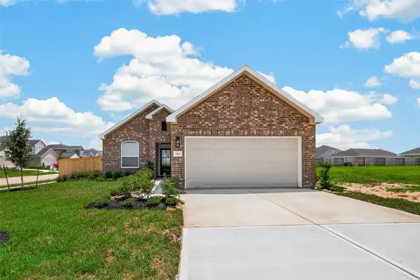 1435 Terry Roberts Drive, Angleton, TX 77515
